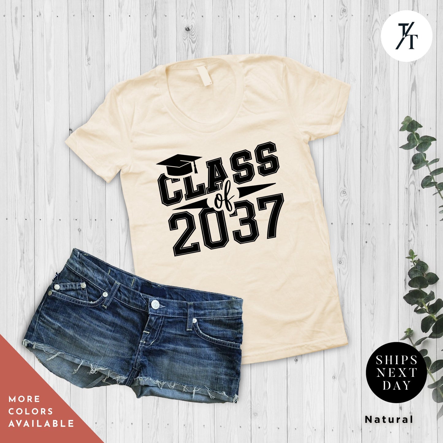 a t - shirt that says class of 2037 next to a pair of shorts, Graduation shirt 2037, Kindergarten Shirt, First Day Of School, Class Of 2037 Shirts, School Memory Shirts, Back To School Kids tshirt
