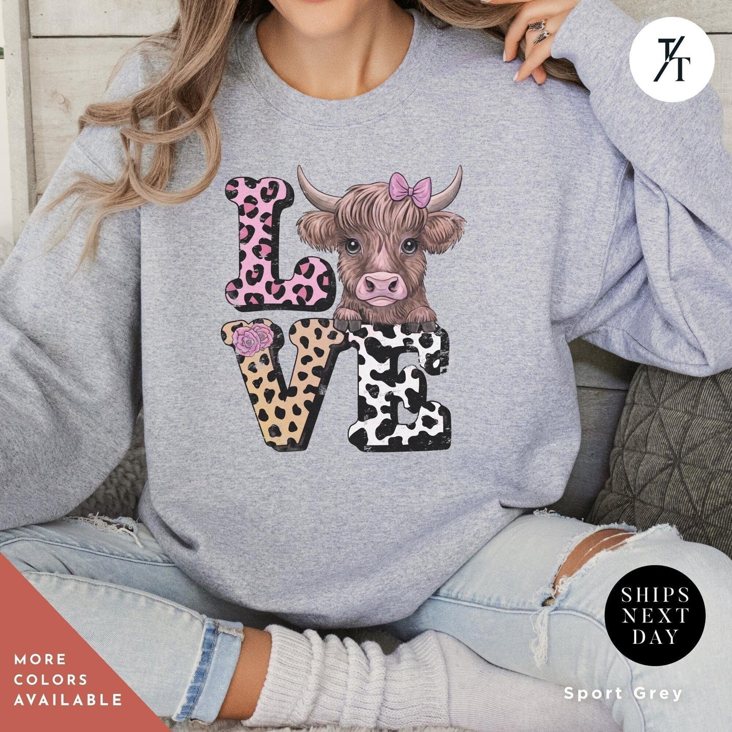 Highland Cow Sweatshirt: Valentine’s Love Sweater for Cow Lovers, Cozy Western Country Shirt, Perfect Valentine’s Gift