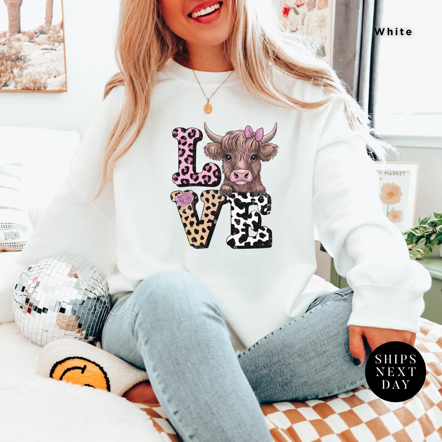 Highland Cow Sweatshirt: Valentine’s Love Sweater for Cow Lovers, Cozy Western Country Shirt, Perfect Valentine’s Gift